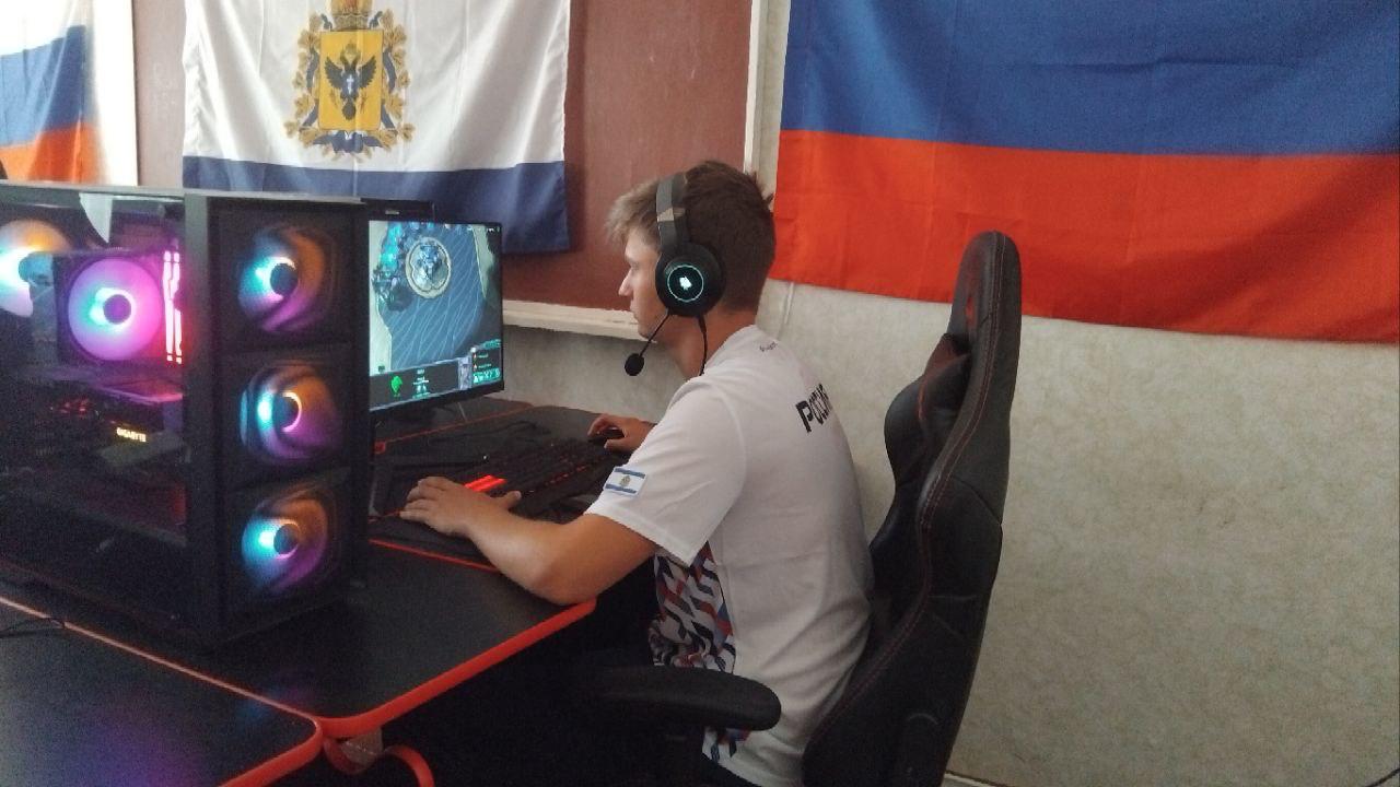 Команда Херсонской области по компьютерному спорту приняла участие в отборочном этапе чемпионата России в дисциплине StarCraft 2 Херсонские спортсмены показали достойную игру против соперников со всей страны. Но этого оказалось недостаточно, чтобы пройти в плей-офф. "Участие в отборочном этапе чемпионата России дало нам неоценимый опыт участия во Всероссийских соревнованиях и указало на слабые места в подготовке нашей команды", — сказал тренер сборной команды региона Андрей Панько. ПОДПИСАТЬСЯ НА ТАВРИЮ