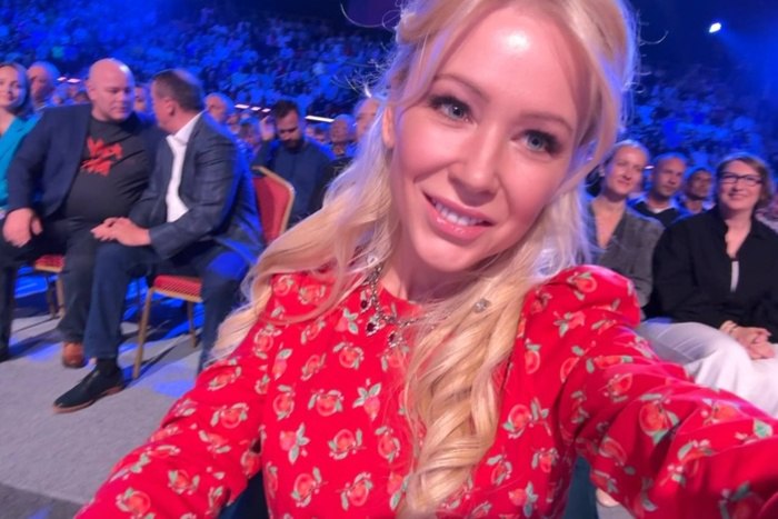 Мизулина решила вновь посетить Екатеринбург Глава «Лиги безопасного интернета» Екатерина Мизулина сообщила в своём телеграм-канале, что собирается посетить Екатеринбург. Ранее она встречалась с молодёжью в Хабаровске и Владивостоке. — Хабаровск, спасибо, я вас люблю! Полетела в Екатеринбург, — написала Мизулина. О причинах поездки Мизулина не сообщала.