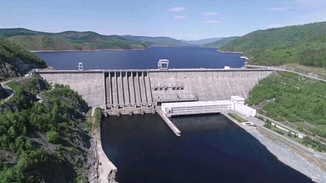 Зейская ГЭС аккумулировала в водохранилище 20,15 км³ воды с начала половодья Зейская гидроэлектростанция, входящая в структуру ПАО «РусГидро», активно участвует в регулировании летнего половодья 2025 года. Согласно данным на 7 августа 2025 года, отметка верхнего уровня воды у плотины Зейского гидроузла зафиксирована на уровне 316,83 метра. Об этом сообщает пресс-служба ПАО «РусГидро». #новости_энергетики #русгидро #гэс
