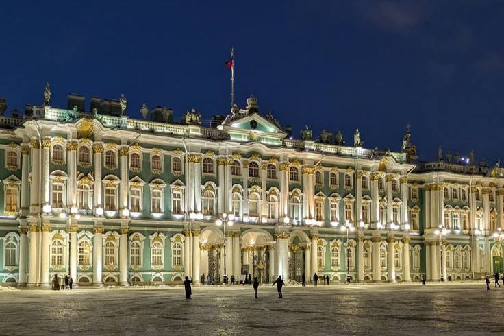 В Эрмитаже задержали посетителя музея повредившего скульптуру императрицы Накануне вечером смотритель Эрмитажа увидела повреждения пальца на статуе императрицы Александры Федоровны Скульптура располагалась на Октябрьской лестнице Зимнего дворца К счастью это не оригинальная деталь а реставрационное восполнение утраченной части Сотрудница сообщила об инциденте в Службу безопасности музея Выяснилось что повреждения были нанесены посетителем который ещё не успел покинуть музей Сотрудники Службы безопасности Эрмитажа и Росгвардия задержали нарушителя TodaySPb   Новости GradSPb   Места СПб