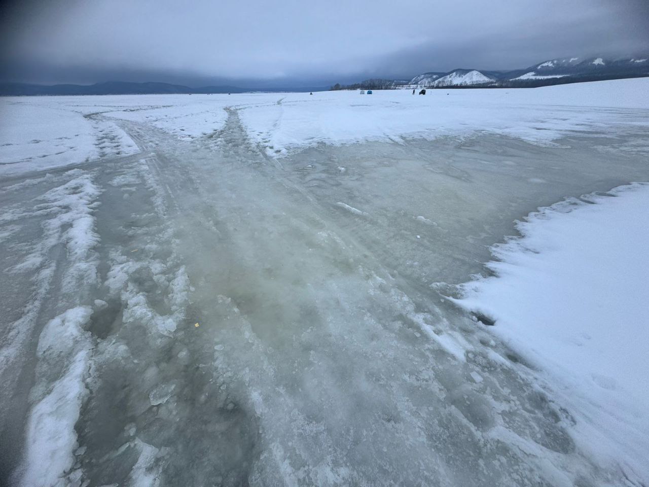 Осторожно! На поверхности Нугушского водохранилища появилась вода   Просим гостей национального парка Башкирия соблюдать правила безопасности на льду