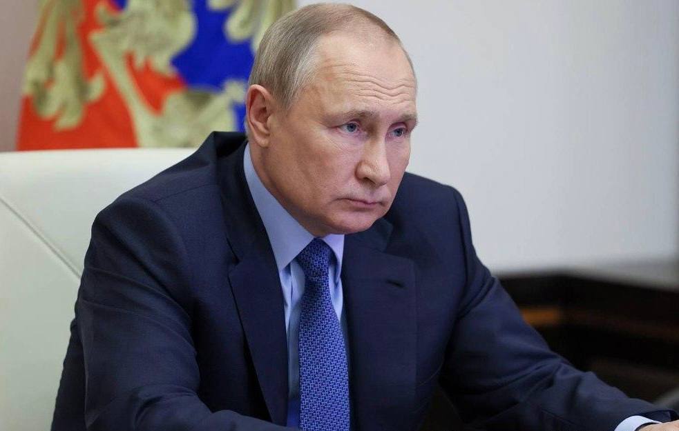 РФ никогда не запрещала нетрадиционные отношения, но она против агрессивной пропаганды этого среди детей, подчеркнул Путин в разговоре с журналистом Зарубиным. По словам президента, если Россия не станет опираться на свои традиционные ценности, то ее просто не будет. Согласны? Лучше и не скажешь. Подписаться
