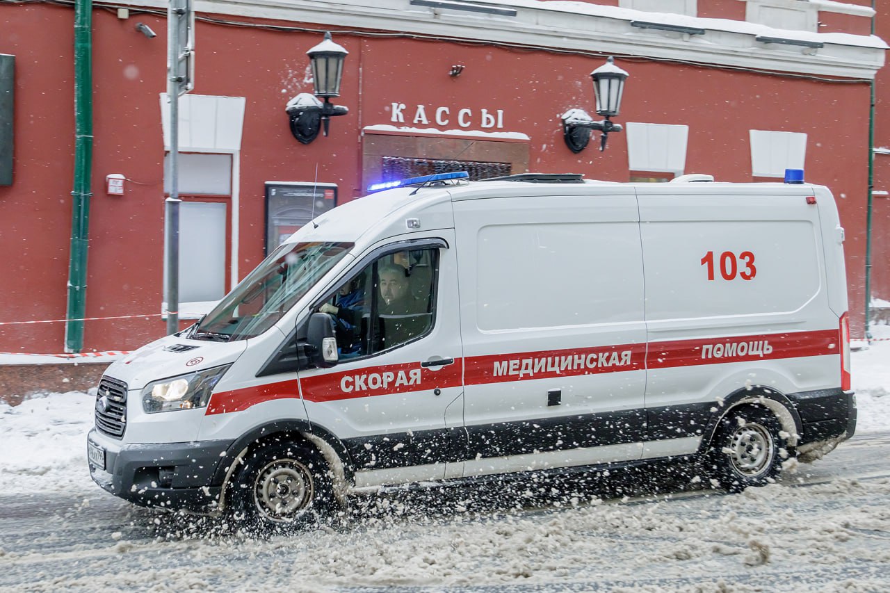 Пять женщин попали в больницу после процедуры ЭКО в московской клинике  У всех пострадавших одинаковые симптомы: лихорадка и сепсис, сообщают «Известия».   Одна из женщин находится в тяжёлом состоянии.   «Врач сказал, что не хочет обнадёживать. <...> Похоже, что это может быть связано с ошибкой клиники», – сказал супруг пострадавшей.  Подписывайтесь на «Абзац»