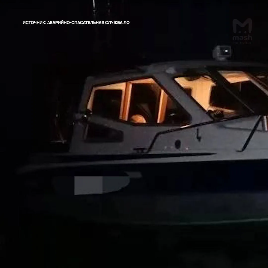 Катер на скорости вылетел на берег Невы в районе Отрадного пострадали две женщины По предварительным данным судоводитель не справился с управлением Спецы поисково спасательного отряда из Шлиссельбурга эвакуировали пострадавших и передали их скорой Одну женщину госпитализировали в травматологическое отделение Шлиссельбургской больницы с переломом лучевой кости Второй диагностировали перелом ключицы после оказания помощи её отправили на амбулаторное лечение Mash на Мойке разыгрывает IPhone 17 Pro и AirPods Max за подписку в МАКС
