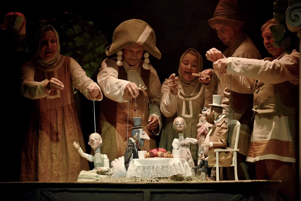 ℹ  В регионе заработал единый информационный портал Культура Амура На цифровой витрине собрана полная афиша всех мероприятий Приамурья выставок концертов спектаклей кинопоказов и фестивалей Портал полностью взаимосвязан с федеральной государственной информационной системой Прокультура РФ Это обеспечивает автоматическую синхронизацию данных гарантируя актуальность расписаний Работа собственного регионального портала это важный элемент развития культурной цифровой экосистемы Приамурья Он станет для наших жителей удобной платформой где сконцентрирована вся информация о культурной жизни области Портал отлично дополняет существующие федеральные инструменты такие как приложение Госуслуги Культура в МАХ Такая многоканальность позволяет каждому амурчанину выбрать максимально удобный для себя способ быть в курсе событий и планировать свой культурный досуг в том числе с помощью Пушкинской карты отметила министр культуры и национальной политики Амурской области Надежда Доргунова Подписывайтесь на новости Амурской области в МАХ