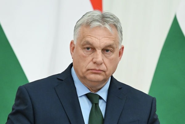 Орбан предупредил о риске для Европы ввязаться в новую гонку вооружений с Россией Страны ЕС уже отправили свои деньги и оружие Украине, несмотря на то что их армии слабы, заявил премьер-министр Венгрии. «Если мы ввяжемся в гонку вооружений, она съест венгерские деньги», — сказал глава кабинета министров. Виктор Орбан отметил, что меньше останется на гражданские цели, социальное и экономическое развитие, поэтому реальный интерес европейцев заключается в том, чтобы конфликт на Украине как можно скорее был завершён и «начались переговоры с Россией по контролю за вооружениями». Подпишись на «Говорит Москва»