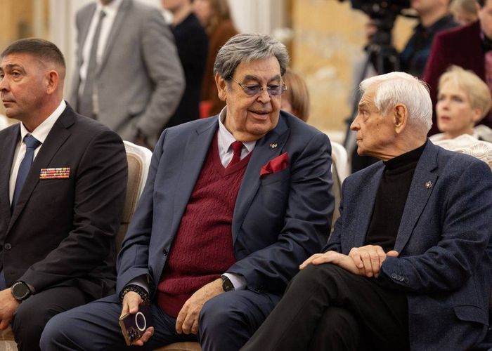 Ко Дню народного единства мэр Москвы Сергей Собянин вручил награды деятелям искусств Были отмечены Герард Васильев и Юрий Веденеев а также Мося Оглу