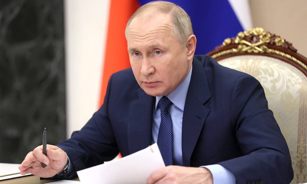 Владимир Путин наградил калужанина Почетной грамотой Высокой государственной награды удостоился Иван Макеев начальник контрольного управления заместитель руководителя администрации губернатора Калужской области Иван Макеев За достигнутые трудовые успехи и многолетнюю добросовестную работу ему вручат Почетную грамоту Президента Российской Федерации Распоряжение о поощрении президент РФ Владимир Путин подписал 15 сентября Подписаться