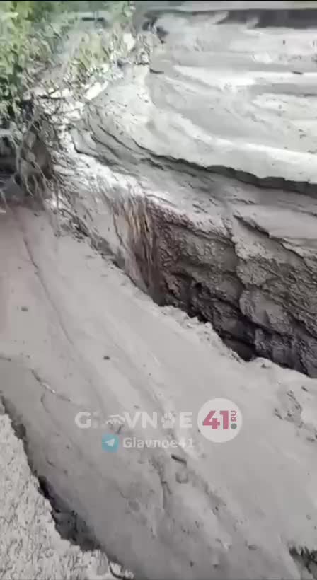 Дожди размыли дорогу к Авачинскому перевалу, ограничив доступ для туристов