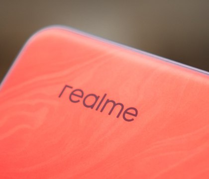 Обновленный дизайн смартфона realme GT 8 Pro подтвержден официально Во второй половине сентября в сети появилось видео на котором предположительно был показан грядущий смартфон realme GT 8 Pro с шайбой сзади и перископом Теперь этот дизайн подтвердили официально