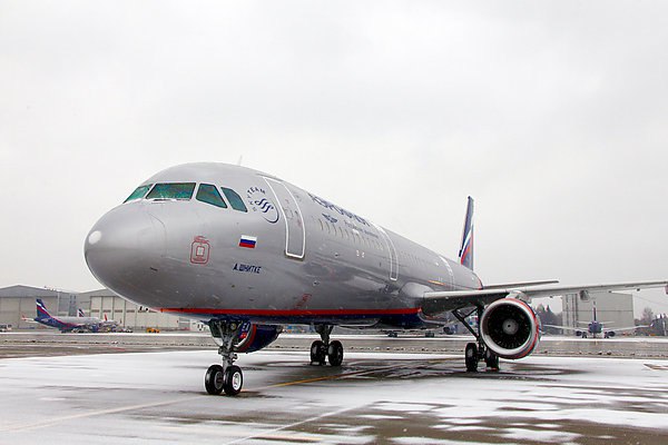 Рейс Москва Тегеран вернулся в Шереметьево из за закрытия воздушного пространства Ирана Самолет Аэрофлота рейса Москва Тегеран за 14 января вернулся в аэропорт вылета из за закрытия воздушного пространства Ирана Повторный вылет запланирован на 11 00 Об этом сообщает ТАСС со ссылкой на пресс службу авиакомпании Самолет выполнявший рейс SU514 Москва Тегеран за 14 января вернулся в аэропорт вылета по причине закрытия воздушного пространства Ирана Повторный вылет из Москвы в Тегеран запланирован на 11 00 говорится в сообщении В Аэрофлоте отметили что на время ожидания вылета пассажирам рейса SU514 и обратного SU515 предоставлено обслуживание в соответствии с федеральными авиационными правилами РФ Организовано размещение в гостинице а также предоставление напитков и питания aviaru net n291511