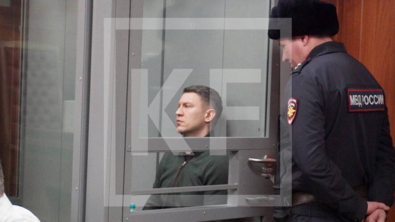 ‍  С экс-главы двух районов Казани Миронова взыщут 437 млн рублей  Верховный суд РТ удовлетворил исковое заявление прокуратуры о взыскании имущества, приобретённого на неподтвержденные доходы бывшим главой администрации Кировского и Московского районов Казани Сергеем Мироновым и его родственниками.  Проверка выявила, что расходы семьи Миронова на приобретение недвижимости сильно превышают их заявленные доходы. На имя бывшего чиновника и его близких были зарегистрированы 45 объектов недвижимости. Ещё 8 объектов были проданы, а часть помещений сдавалась в аренду.  Сергей Миронов ранее был уволен в связи с утратой доверия по инициативе прокуратуры. В настоящий момент в отношении него рассматривается уголовное дело.    KazanFirst     в бот