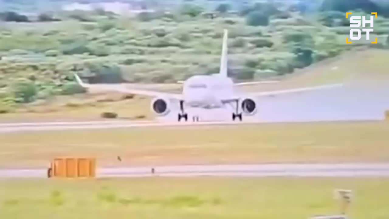 Airbus A220 300 авиакомпании Croatia Airlines выкатился с полосы в Сплите