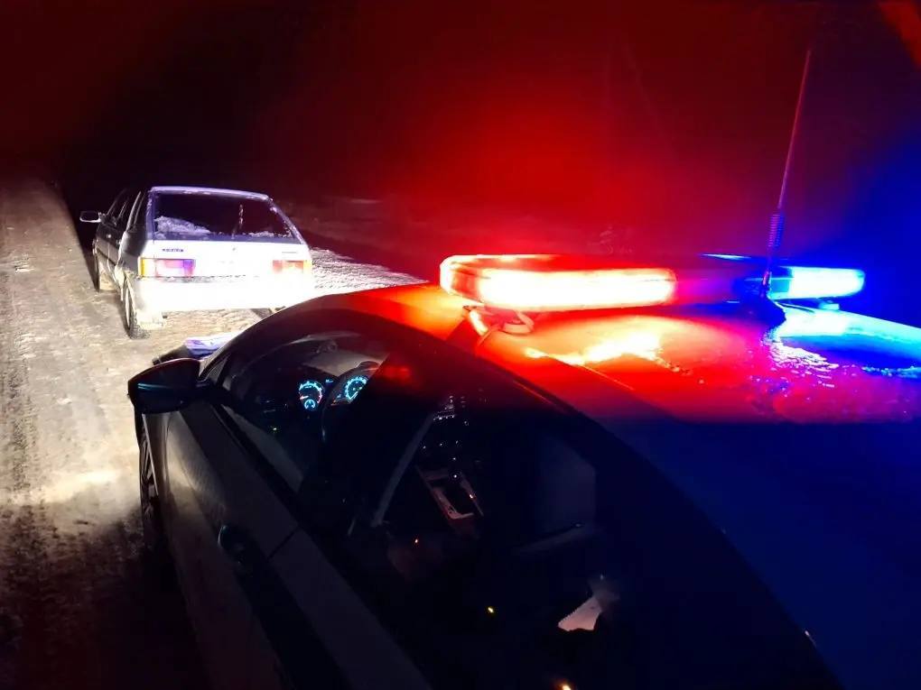 9 января в рамках несения службы на автодороге Помары Коркатово внимание экипажа ДПС привлек автомобиль ВАЗ который передвигался по автодороге с нарушением правил тонировки Выяснилось что за рулем автомобиля находился 16 летний житель Казани По внешним признакам подросток находился в состоянии алкогольного опьянения Однако от прохождения медицинского освидетельствования он отказался   vk ru wall 72823138 66570