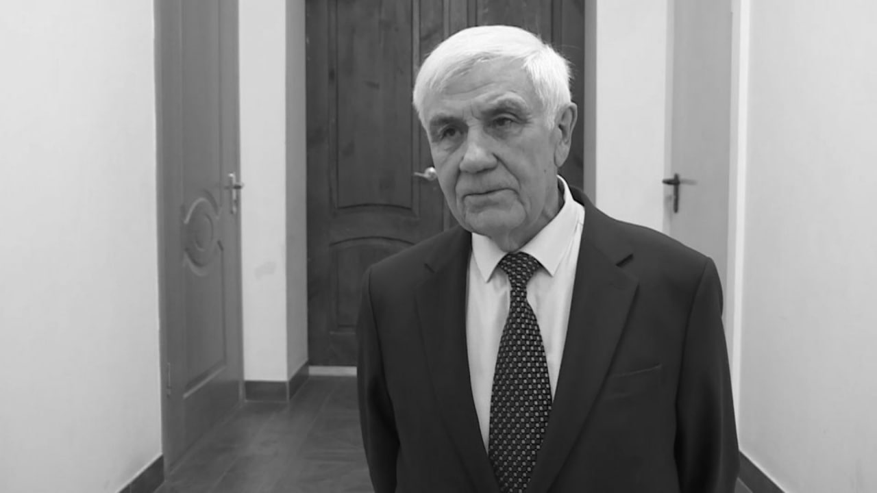 В возрасте 78 лет ушел из жизни бывший губернатор Владимирской области Николай Виноградов. Об этом сообщил нынешний глава региона Александр Авдеев. Виноградов руководил регионом с 1996 года по 2013 год. "Под руководством Николая Виноградова наш регион справился с перипетиями 1990-х, достиг стабильности и взял курс на развитие в 2000-е", – написал в своем Telegram-канале Авдеев.