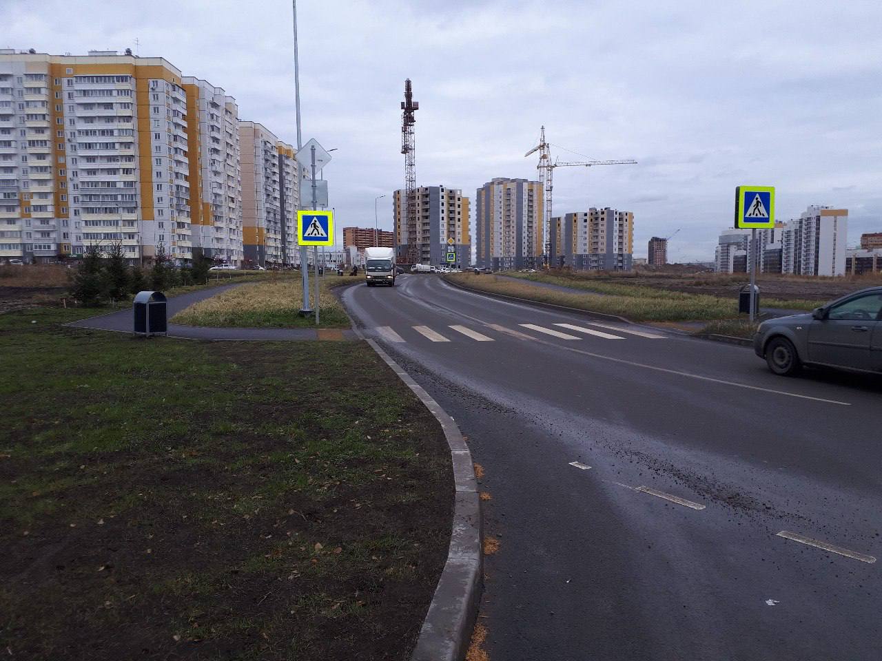 Службой выдано заключение по 3-му этапу автомобильной дороги в мкрн. Солнечный   Застройщиком строительства является МКУ г. Красноярска «УКС», подрядной организацией АО «Сибагропромстрой».   3-й этап – трасса 1, включила в себя примыкание с пр. Молодежного до примыкания с существующей улично-дорожной сетью мкр. «Нанжуль-Солнечный».    Дорога проходит по ул. Преображенская - ул. Ольховая - ул. Черемуховая.