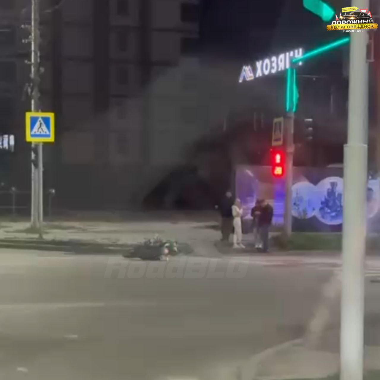 В Благовещенске пьяный автомобилист сбил байкера у которого не было водительских прав Накануне вечером в Благовещенске произошло ДТП на пересечении ул Театральная и Конная По данным ГАИ водитель автомобиля Toyota Wish 1970 года рождения не предоставил преимущества в движении мотоциклу Kawasaki Мотоциклист 1982 года рождения с травмами госпитализирован в больницу Выяснилось что автомобилист был в состоянии опьянения а у байкера не оказалось прав на управление мотоциклом Фото roadblg Portal2x2 Реклама