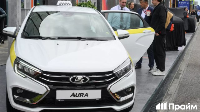 АвтоВАЗ поставит партнерским таксопаркам сервиса Яндекс Такси 250 седанов Lada Aura Первую партию из 20 машин уже передали клиентам в Москве и Воронеже сообщила пресс служба производителя Яндекс Такси компенсирует таксопаркам половину стоимости машин и вложит в программу около 250 миллионов рублей Подписывайтесь на ПРАЙМ в МАХ