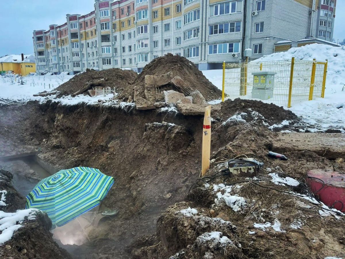 Жителям Коврова начали возвращать тепло после вчерашней аварии на теплосети newsvladimir ru fn 1803189 html В Коврове авария на теплосети оставила дома без отопления Теперь сети заменили но жильцам домов на улице Еловой стоит быть наготове если батареи не потеплеют нужно обратиться в УК Подробности внутри Прислать новость Подписаться Мы в MAX