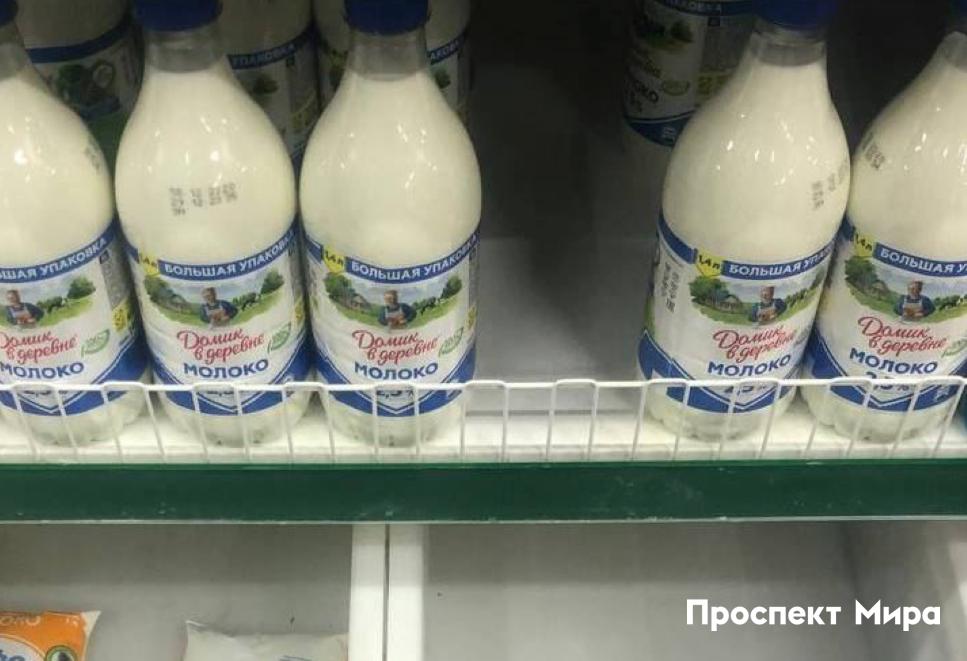 В Красноярске продолжает дорожать молоко на 30 40 рублей Сравнили цены По данным Красноярскстата в Красноярске с конца октября 2024 года по конец октября 2025 года цельное пастеризованное молоко 2 5 3 2 жирности подорожало с 81 89 рубля до 94 34 рубля на 12 45 рубля или 15 Цельное стерилизованное молоко 2 5 3 2 жирности выросло в цене со 110 73 рубля до 139 29 рубля за литр на 28 56 рубля или 25 Вот как подорожало молоко в магазинах prmira news