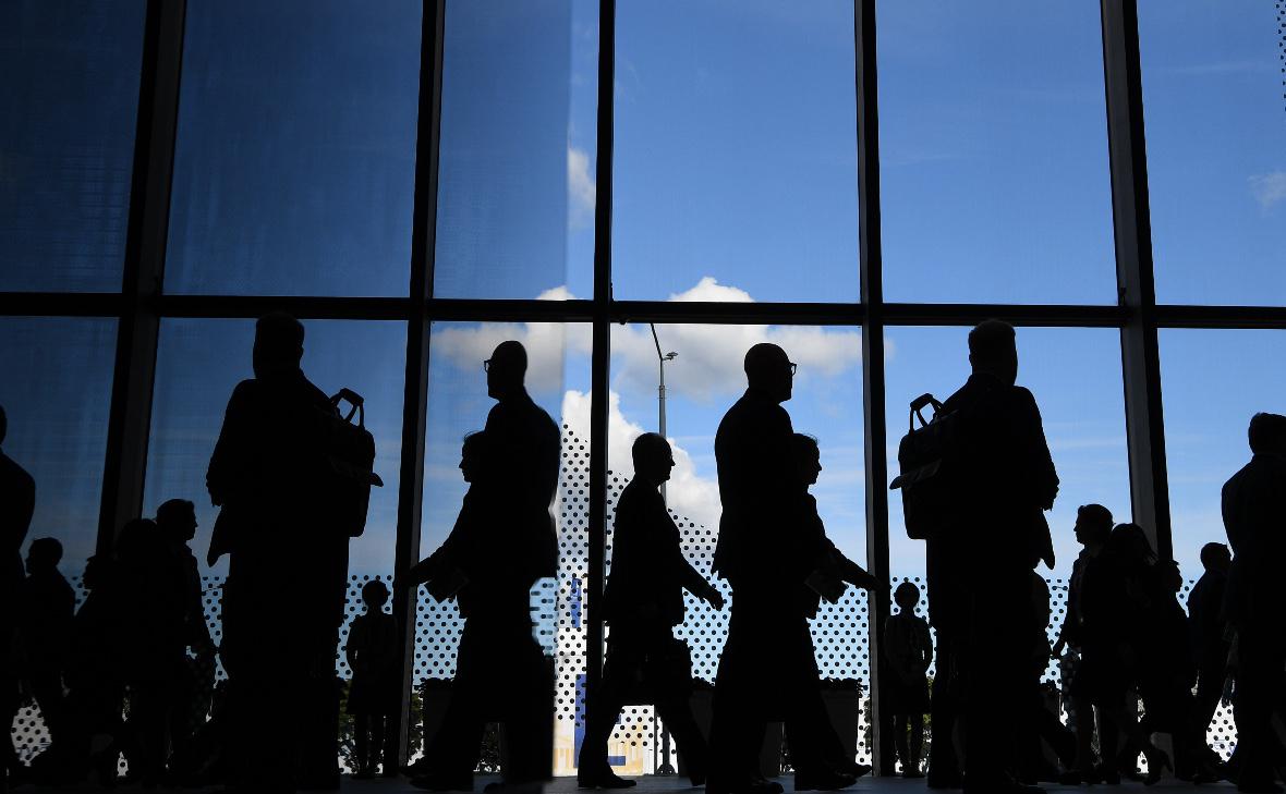 Компании в России начали переход в модель тактической нищеты Собственники компаний поверили что наступил рынок работодателя отменяют индексацию зарплат и урезают бонусы Это позволяет переложить трудности на плечи сотрудников однако в итоге обернется закрытием компаний считают кадровики jkinvest news jkinvest