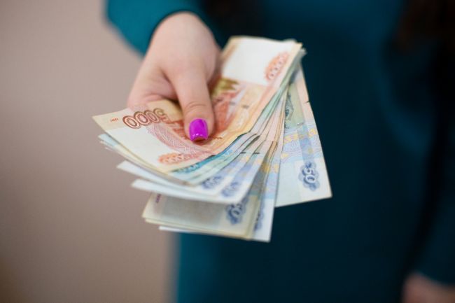 Воронежцы тратят до 15 тысяч рублей на спонтанные покупки По статистике, треть россиян совершают спонтанные покупки несколько раз в неделю, а 41% делают это раз в неделю. Каждый второй опрошенный признается, что жалеет о необдуманных покупках одежды, обуви или аксессуаров. Наибольшую склонность к импульсивным покупкам проявляют жители южных регионов России, где этот показатель составляет 37%. ↗ Прислать новость Подписаться