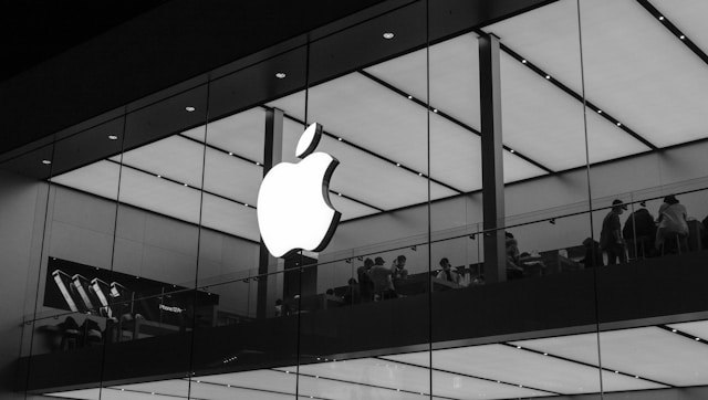 Производство Apple переносят во Вьетнам Apple перенесёт во Вьетнам производство настольного робота и не только его По сообщению Bloomberg Apple всё больше акцентирует внимание на производственных мощностях во Вьетнаме планируя выпуск новых устройств для умного дома настольного робота и домашнего хаба состоящего из камер видеонаблюдения и умного дисплея Устройства будут собираться не в Китае как обычно а непосредственно во Вьетнаме Шаг является значительным изменением в подходе компании к запуску новых категорий своей продукции Читать на сайте ИА Бизнес код Apple Вьетнам
