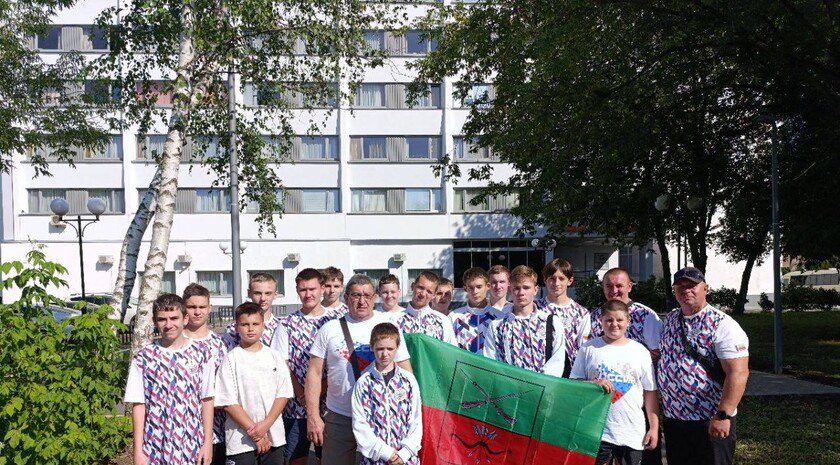 Запорожские тяжелоатлеты завоевали три медали на всероссийских соревнованиях Соревнования собрали 575 спортсменов из 37 регионов страны. Кирилл Лещенко завоевал серебро в весовой категории до 67 кг с суммой 211 кг. Руслан Фареняк стал чемпионом среди юношей 10-12 лет, а Александр Коломиец взял бронзу. #ЗАНмолодежка Фото: министерство спорта и туризма Запорожской области , VK и ОК и читайте новости на нашем сайте