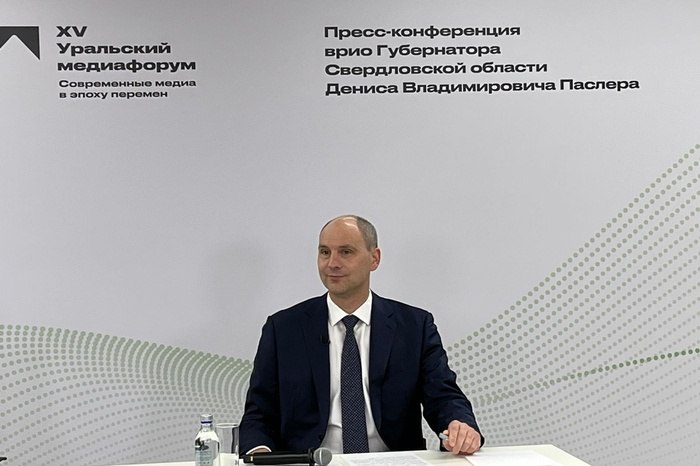 Паслер подтвердил планы о строительстве второй линии метро в Екатеринбурге Врио губернатора по Свердловской области Денис Паслер во время пресс-конференции ответил, будет ли построена новая ветка метро в Екатеринбурге. Спойлер: будет, но «потом». — Пока мы решаем другие задачи. Решим потом и эту, — передаёт корреспондент Uralweb ответ главы региона на вопрос о новой ветке подземки. По его словам, строительство одной станции метро обойдётся в 35-40 миллиардов рублей. — Без федералов мы тут не справимся, — добавил Паслер.