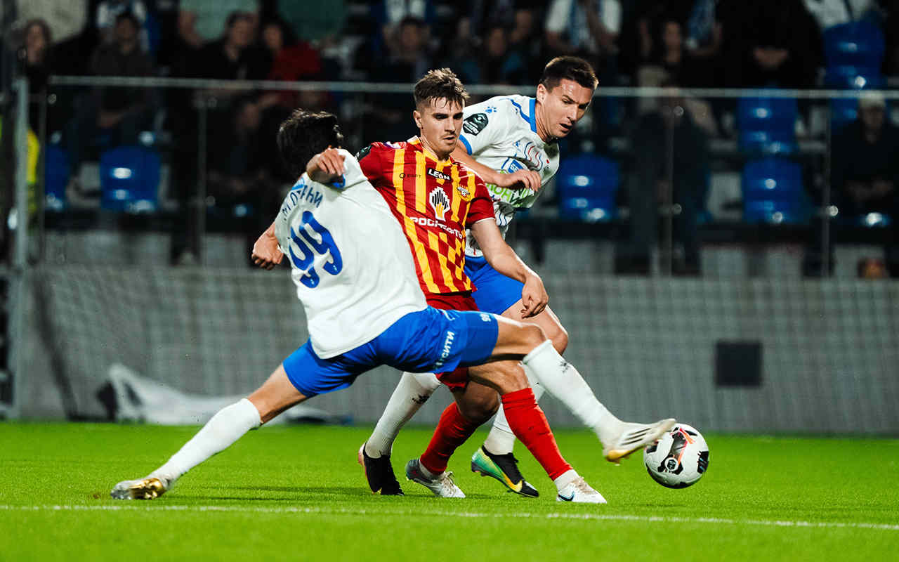 Факел и Арсенал поборются в Воронеже за выход в следующий кубковый раунд В рамках шестого раунда Пути регионов огнеопасные встретятся с давними принципиальными соперниками тульскими канонирами Игру которая начнется в 19 часов 30 минут покажет в прямом эфире федеральный канал Матч ТВ Победитель этой встречи в конце ноября сразится в родных стенах с представителем высшего отечественного дивизиона казанским Рубином