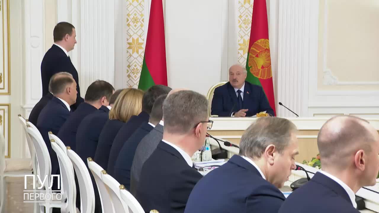 Лукашенко поручил навести порядок на АЗС для улучшения обслуживания