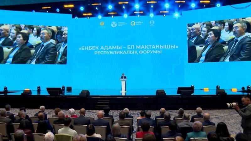 Премьер министр Казахстана вручил награды от имени Президента представителям рабочих профессий День труда в РК отмечается более 10 лет В Год рабочих профессий праздник приобрел особое значение символизирующее глубокое уважение ко всем гражданам чей добросовестный труд является основой развития общества В стране на сегодня трудятся порядка 4 7 млн представителей рабочих специальностей Среди них шахтеры металлурги педагоги энергетики медицинские работники строители агрономы технологи и др Казахстан Экономика Общество centralasianow Подписаться на канал