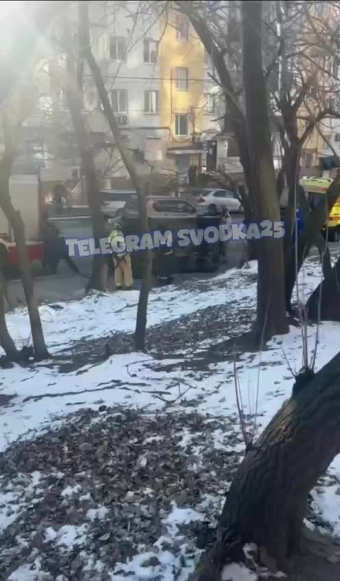 Авария с переворотом автомобиля в Владивостоке: водитель сообщила о заклинивании педали газа