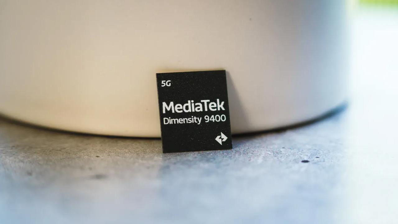 MediaTek представила Dimensity 9400 — свою новую флагманскую SoC  Новый процессор снова остался без энергоэффективных ядер  архитектура направлена на абсолютную мощность , зато создан на основе 3-нм техпроцесса TSMC, который предлагает большую энергоэффективность и мощность с фокусом на генеративный ИИ.  Сообщается, что Dimensity 9400 на 40% более энергоэффективен, чем 9300, и показывает на 35% более высокую однопоточную производительность и на 28% более высокую многопоточную.  rozetked.me/news/35572