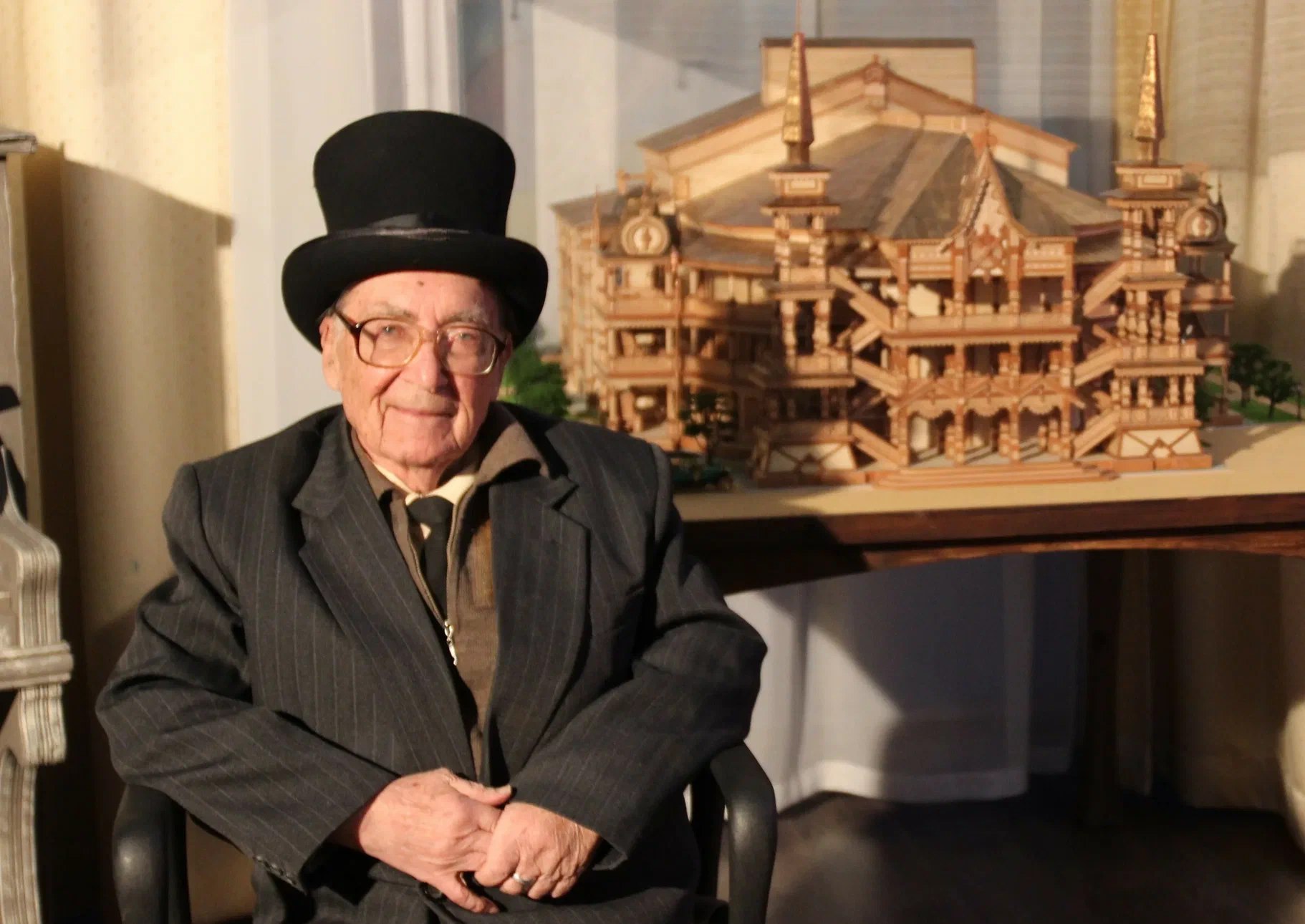 В Астрахани скончался выдающийся историк краевед Александр Марков Сегодня 29 октября в Астрахани скончался Александр Марков советский и российский историк краевед автор многочисленных книг и статей об истории Астрахани и региона заслуженный учитель школы РСФСР Союза писателей и Союза журналистов СССР почетный гражданин города Астрахани Подробнее   astrakhan su 338588 Мы в Max Подпишитесь