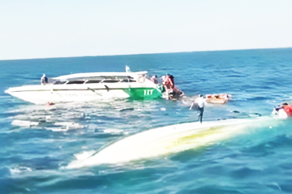 Погибла на райском острове В Таиланде скоростной катер с 40 пассажирами на борту столкнулся с рыбацкой лодкой Инцидент произошел рядом с островом Пхукет в акватории между Краби и Пханг Нга По данным СМИ 19 туристов получили травмы 18 летняя россиянка скончалась Подписаться на РГ в Telegram Читать нас в MAX