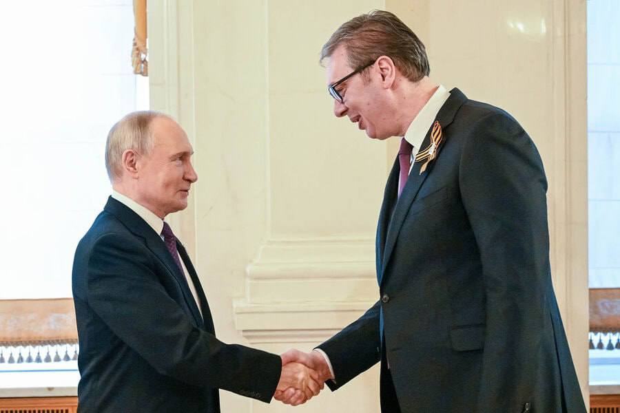 Президент Сербии Вучич заявил, что на встрече с Путиным главы двух государств открыли переговоры о новом долгосрочном договоре о газоснабжении Сербии.    Оперативно о политике
