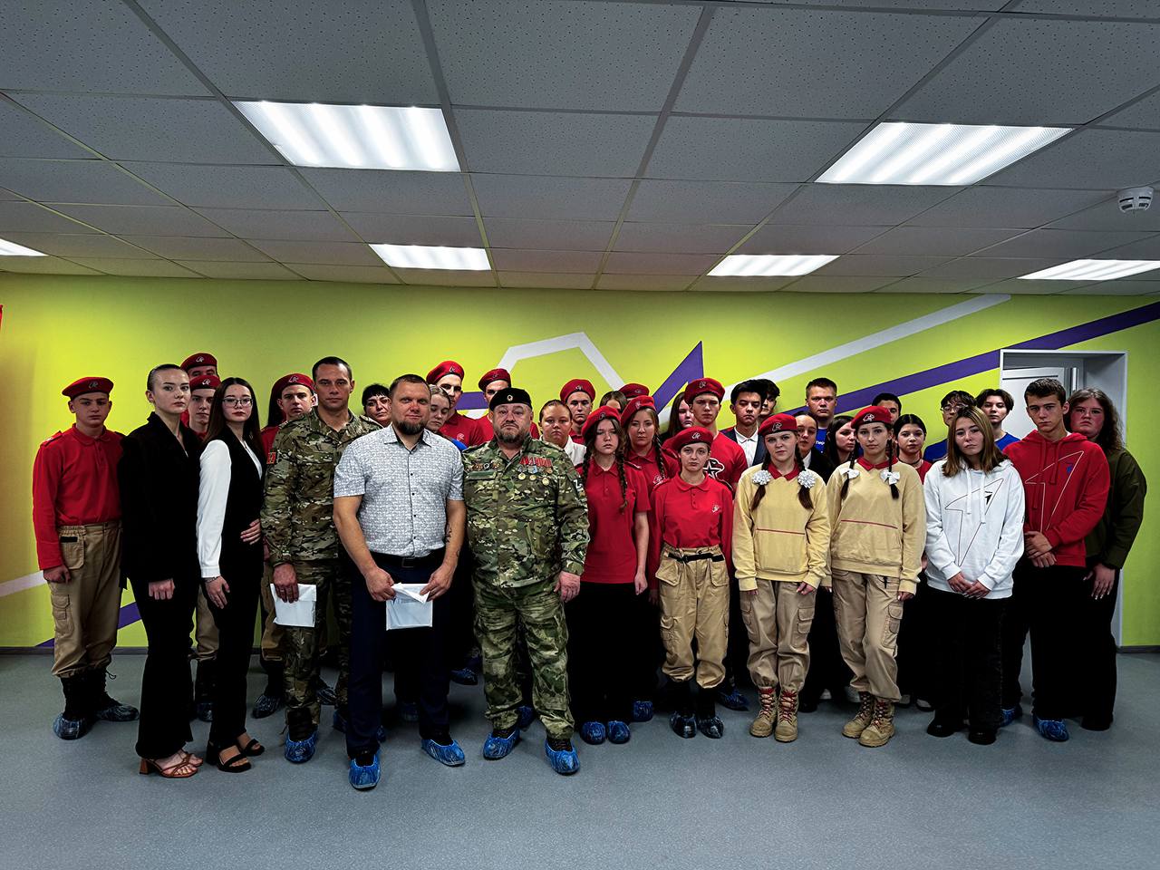 Сегодня в Чебулинском округе открыли современное молодёжное пространство которое станет домом для Первых и всей молодёжи округа Здесь ребята смогут реализовать все свои таланты и заниматься любимым делом Открытие центра стало возможным благодаря победе региона во всероссийском конкурсе программ комплексного развития молодежной политики Регион для молодых в прошлом году Поздравляю Чебулу Пусть новый дом станет настоящим центом притяжения для молодёжи