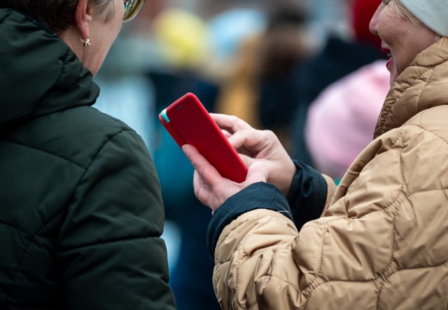 Более 200 управляющих компаний перевели домовые чаты в МАХ www up74 ru articles news 167001 После этого платформой начали активно пользоваться жильцы многоквартирных домов