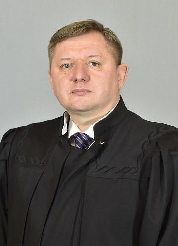 Исполняющим обязанности председателя Верховного суда России назначен Юрий Иваненко — глава Судебной коллегии по экономическим спорам ВС РФ. Ирина Подносова до назначения председателем Верховного суда также возглавляла эту коллегию. ВС РФ Подписывайтесь на «Ъ» Оставляйте «бусты»