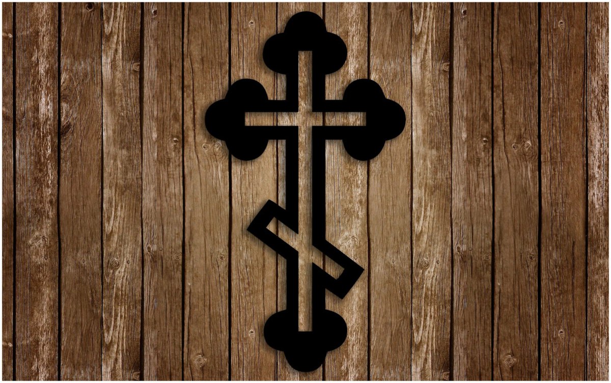 На москвичку которой сломал нос в метро неадекватный мужчина составили протокол об оскорблении чувств верующих Инцидент произошёл в начале февраля Девушка начала снимать в подземке мужчину который подходил к ней и другим девушка и требовал дать ему денег Он ударил её в лицо сломав нос но вскоре его задержали В то же время когда Нина К обратилась в полицию силовики начали проверять её соцсети Она рассказала Осторожно новости что 11 февраля у неё на странице в ВК нашли картинку на которой неустановленное лицо в тёмной одежде демонстрирует перевернутый крест между ног на фоне нижнего белья Экспертиза установила что там изображена развратная монашка которая совершает аутоэротические действия при помощи культового предмета В итоге на девушку завели административное дело об оскорблении чувств верующих Задонатить через бота Patreon