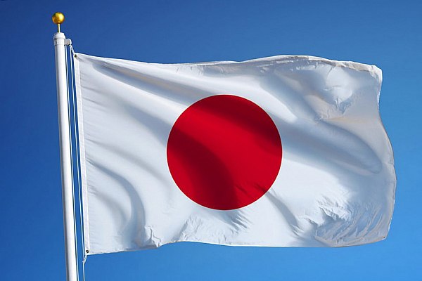 В Японии запретят использование пауэрбанков на борту самолетов Министерство транспорта Японии приняло решение с апреля запретить использование пауэрбанков на борту самолетов вылетающих и прибывающих в страну Об этом сообщает Прайм со ссылкой на телеканал NHK Как отмечают источники телеканала мера связана с участившимися случаями возгорания и задымления мобильных аккумуляторов в салоне воздушных судов Отмечается новые нормы будут утверждены в марте после чего японские власти внесут изменения в соответствующие положения авиационного законодательства В случае принятия новые ограничения вступят в силу с апреля aviaru net n292646