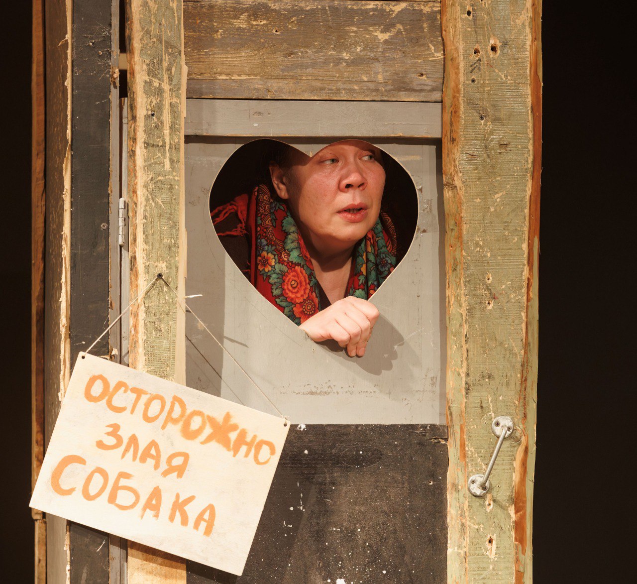 Театр «Мастерская» представит премьеру спектакля «Залётные» по произведениям Василия Шукшина В новой постановке, созданной режиссёром Михаилом Гавриловым, раскрываются ключевые мотивы творчества писателя: человеческое одиночество, поиск простого счастья и извечный конфликт между городским и деревенским укладом жизни. В основу спектакля легли сюжеты известных рассказов писателя, включая «Сапожки», «Земляки», «Операция Ефима Пьяных» и «Залётный». Михаил Гаврилов уделил особое внимание теме отчуждённости, характерной для шукшинских персонажей. Спектакль предлагает зрителю глубокое погружение в мир простых людей с их радостями, горестями и вечным стремлением быть услышанными. Премьерные показы состоятся 23 и 24 мая.