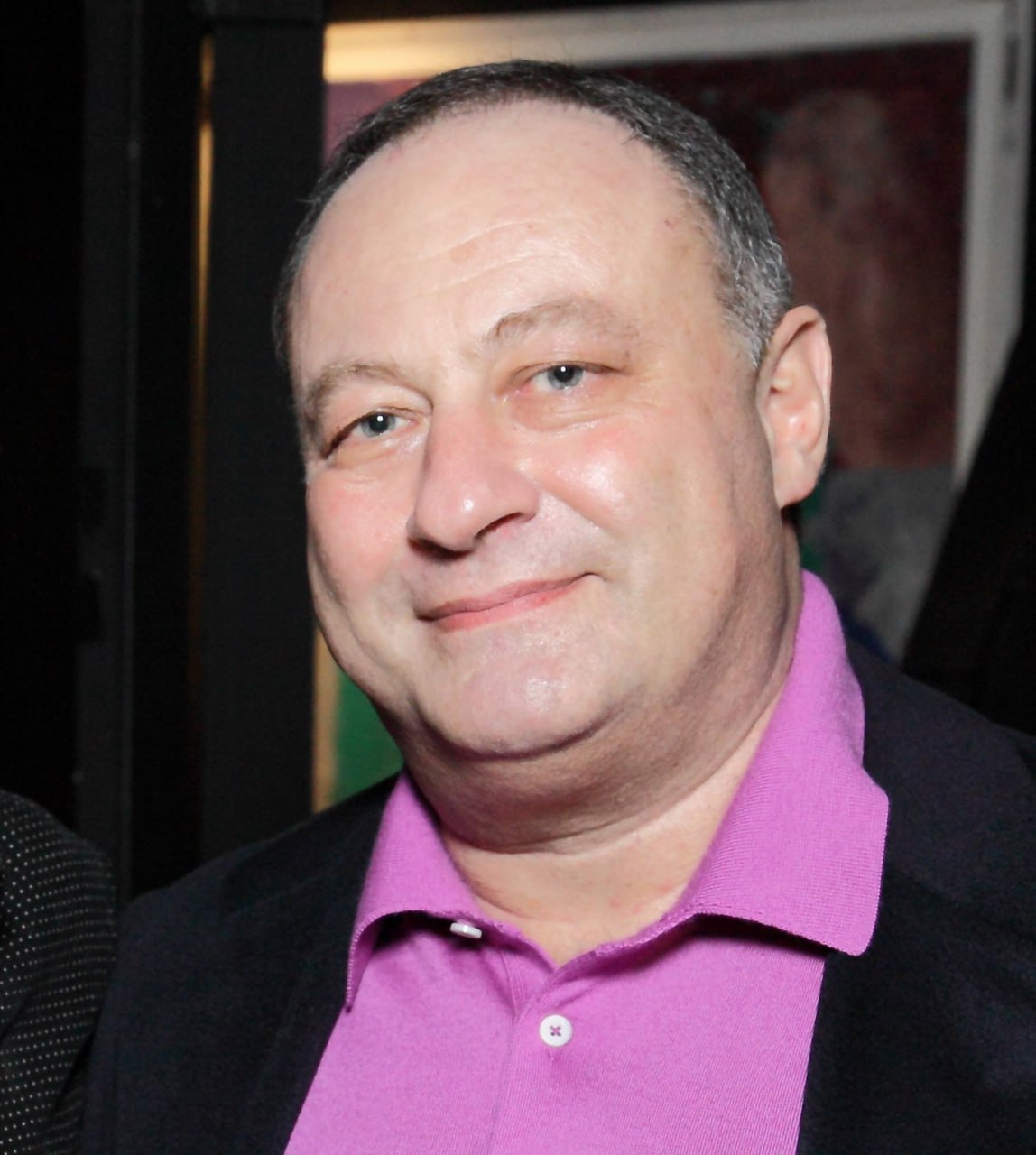 Бизнесмен бывший член Совета Федерации Владимир Слуцкер в сентябре умер от рака в хосписе в Женеве пишут The Guardian и Daily Mail О смерти Слуцкера сообщила Дэвид Эллисон адвокат его бывшей жены Алены которая после развода судилась с ним в Лондоне В ходе процесса Слуцкер заявлял что у него возникли серьезные финансовые трудности из за кражи его активов и подчеркивал что сложившиеся обстоятельства не имеют никакого отношения к тому что его жена подала на развод Фото DODO Wikimedia Сommons Картина дня в канале РБК в МАХ