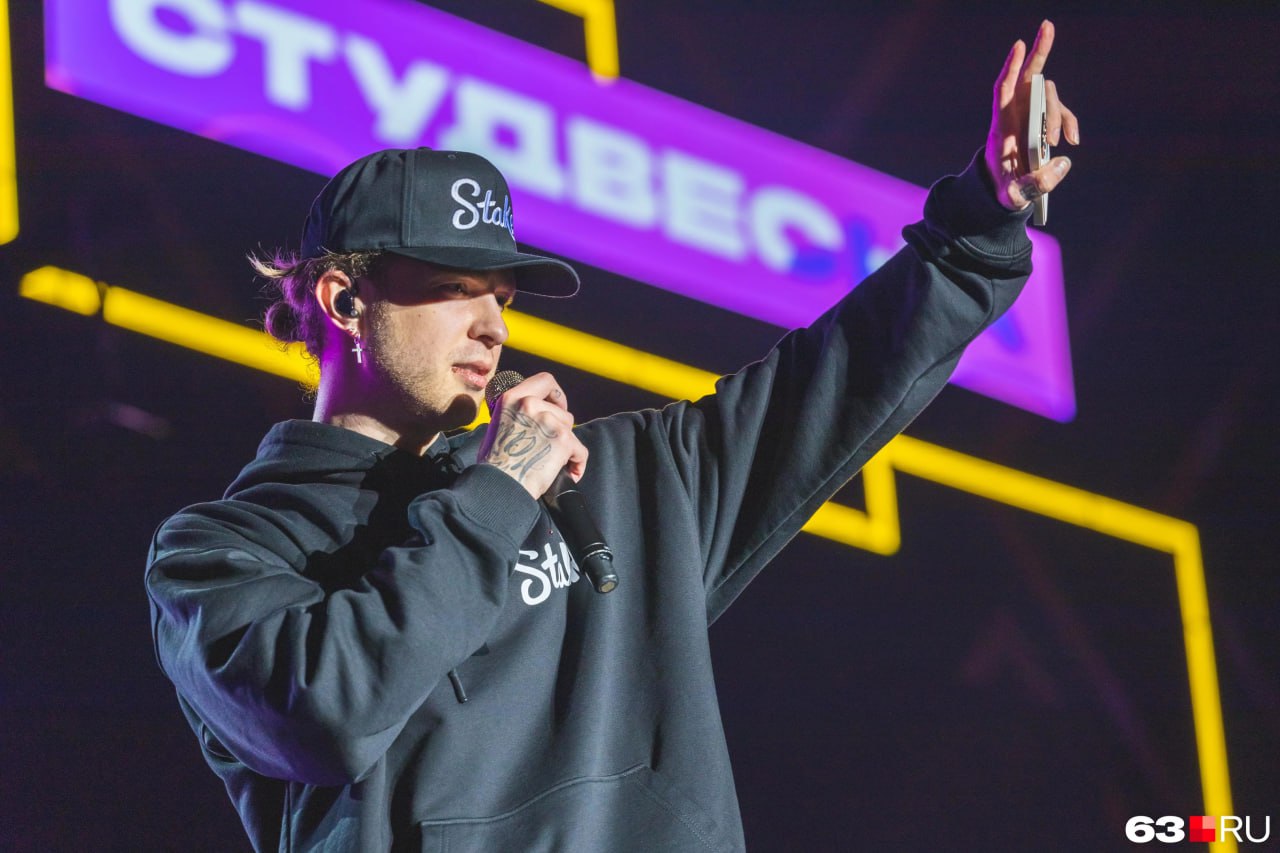 В Башкирии создали петицию чтобы забрать у Егора Крида статус заслуженного артиста Недовольные решением сделать артиста народным артистом республики нашли выход и создали петицию на платформе change org Правда петиция собрала чуть больше 200 подписей В тексте петиции претензией назвали ненормативную лексику в текстах Некоторые композиции в целом вызывали у автора негодование это Бери в рот Pussy Boy Грустная песня Гучи и Зажигалки UFA1 RU в MAX