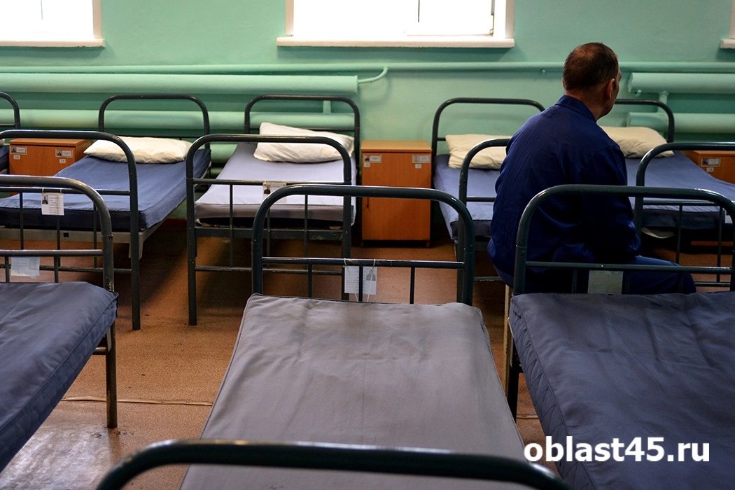 Курганец получил 15 лет колонии за многократное насилие над несовершеннолетней В Кургане вынесли приговор 39-летнему мужчине, которого суд признал виновным в серии преступлений сексуального характера против дочери своей сожительницы. Он проведёт 15 лет в колонии строгого режима. Подробности по ссылке