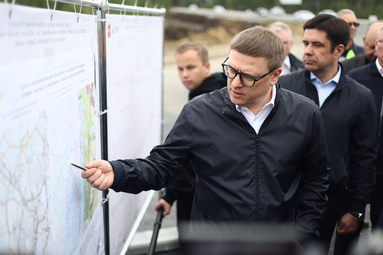 Алексея Текслера по итогам августа 2025 года признали губернатором с очень сильным влиянием gubernia74 ru articles news 1135509 Последний в этом году летний ежемесячный рейтинг влияния глав РФ представили в Агентстве политических и экономических коммуникаций АПЭК В нем главы всех регионов Урала укрепили и улучшили свои позиции по итогам работы в августе 2025 года Глава Челябинской области Алексей Текслер вошел в тройку губернаторов Урала с очень сильным влиянием Основной тренд в данном случае задавал президент Владимир Путин Укрепляются позиции целого ряда губернаторов с которыми в августе 2025 года он провел рабочие встречи либо принял участие в режиме видеоконференции в открытие знаковых инфраструктурных объектов Ярким примером является рост влияния главы Челябинской области Алексея Текслера комментирует итоги рейтинга политолог и глава АПЭК Дмитрий Орлов t me chgub