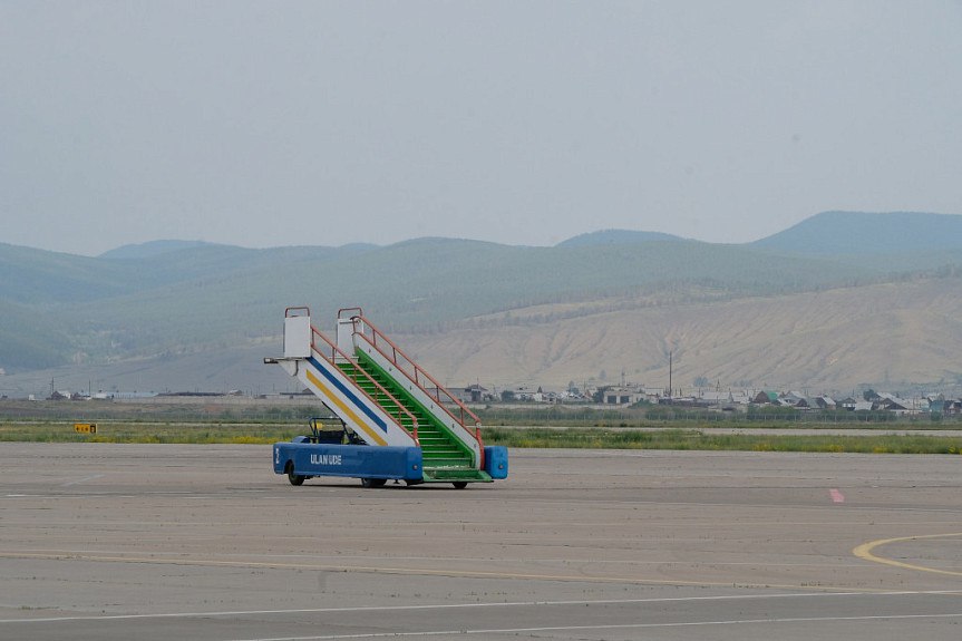 В Бурятии жители Нижнеангарска до сих пор ждут субсидированные авиабилеты Люди поинтересовались когда уже решится вопрос по субсидированию авиабилетов по рейсу Нижнеангарск Улан Удэ Вопрос жители задали в ТГ канале Северобайкальск инфо 24 7 В Минтрансе республики пояснили что сейчас идет конкурсный отбор Дата завершения конкурса 13 января Вскрытие конвертов 14 января заявили в министерстве К слову это уже не первый конкурс Бурятия Подробности в Номер один ЧИТАЙТЕ НАС ВКОНТАКТЕ Сообщить нам свою новость можно по кнопке Письмо в редакцию