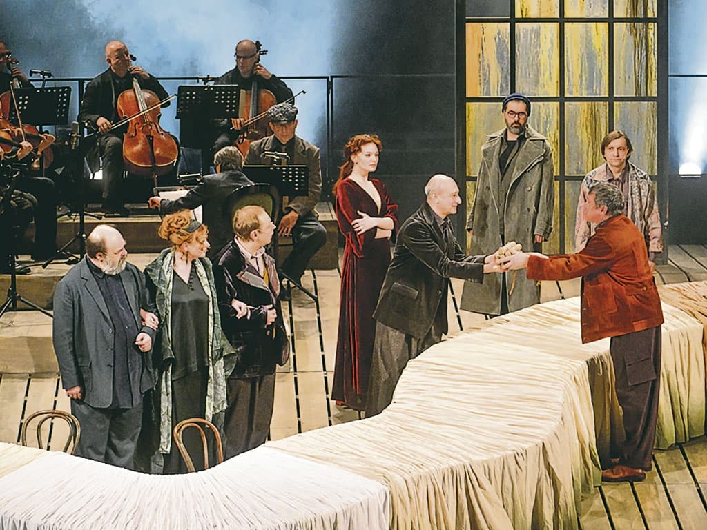 ЧАЙКОВСКИЕ ВСТРЕТЯТСЯ В СОЧИ Стартует ХIХ Зимний фестиваль Юрия Башмета Уникальный евразийский арт форум на Черноморском побережье входящий в двадцатку лучших фестивалей мира а с 2011 года член Европейской фестивальной ассоциации на этот раз стартует 18 февраля и продлится до 1 марта Среди участников Юрий Башмет и Денис Мацуев Денис Родькин и Ильдар Абдразаков Вадим Репин и Витторио Григоло Евгений Миронов и Константин Хабенский и многие многие другие звёзды академической и популярной музыки театра и кино Выступят артисты и коллективы из ЮАР Китая Италии Кубы и других стран Автор Виктор Терентьев Полностью ПОДПИСАТЬСЯ на ТГ канал Литературной газеты