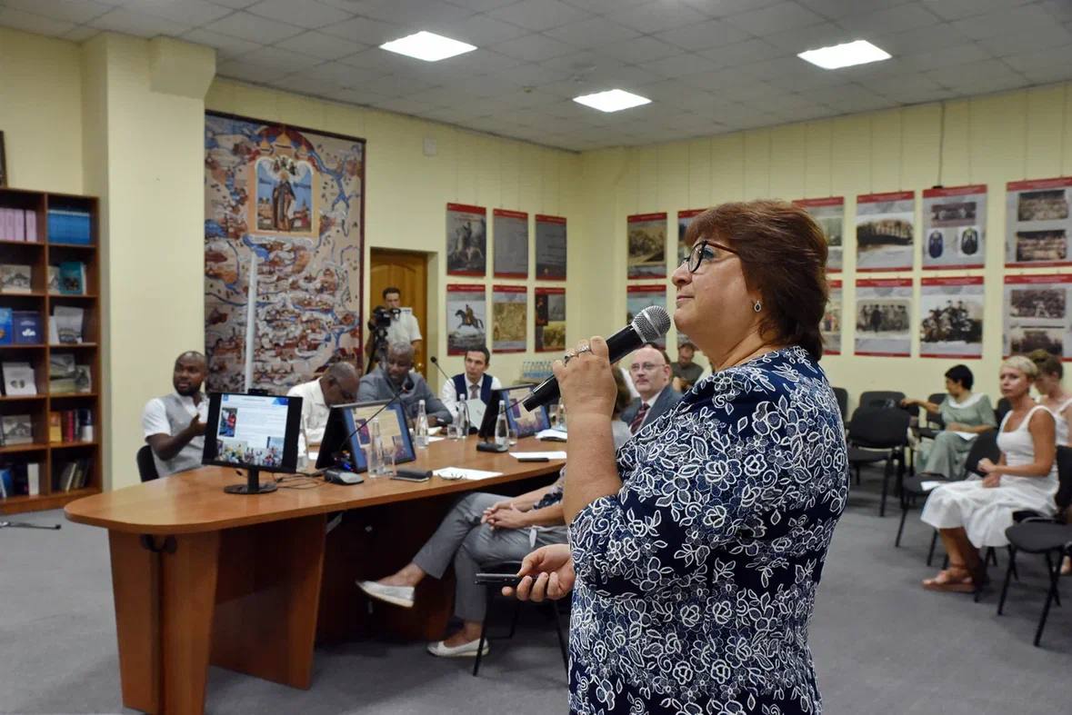 В Севастополе в третий раз проходит Международная научно-практическая конференция «Изучение водных и наземных экосистем: история и современность»  2 сентября 2024 года в Севастополе дан старт III Международной научно-практической конференции «Изучение водных и наземных экосистем: история и современность» сразу несколькими событиями  В Севастопольском филиале РЭУ им. Г.В. Плеханова состоялся научный семинар «Россия-Гвинея», на которой обсудили перспективы развития совместной научно-исследовательской деятельности.  Участники из двух стран представили результаты исследований, проведённых в Гвинейской Республике, а также обсудили проекты для дальнейшего сотрудничества.    Подпишись на «КП-Севастополь»